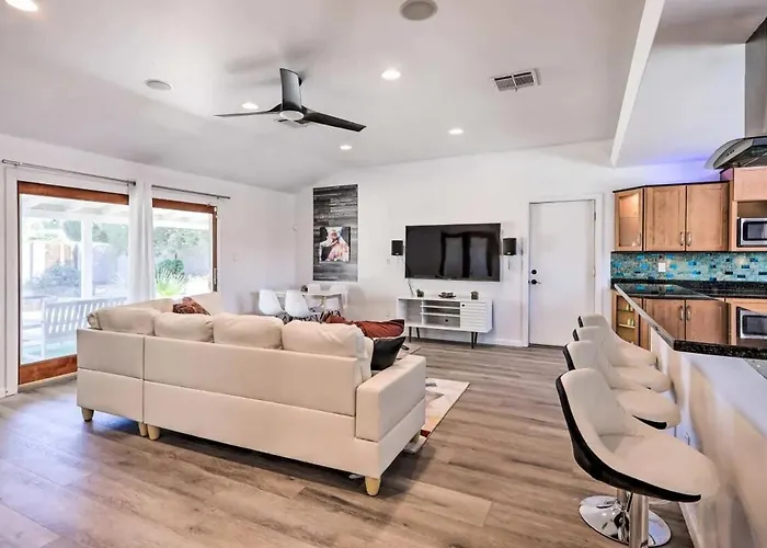 Modern Min Walk To W & City Center Holiday home