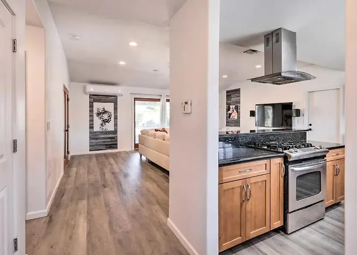 Modern Min Walk To W & City Center Holiday home